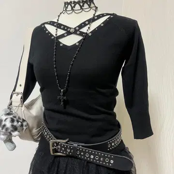 다크코어 y2k 고딕 스터드 크로스 니트 블랙