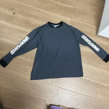 UNDEFEATED 그레이 긴팔 티셔츠 L