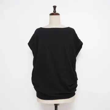 미즈이로 인드 코쿤 와이드 실루엣 티셔츠 블랙 F*KD823