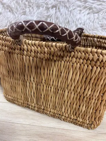 천연 소재 중형 바스켓백 가죽 핸들