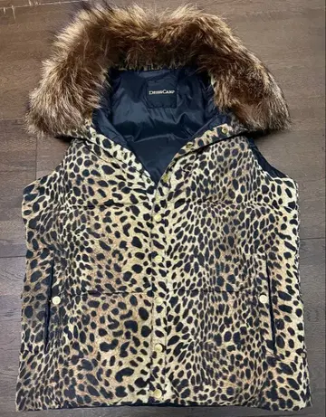드레스캠프 DUVETICA 콜라보 표범 무늬 다운 베스트