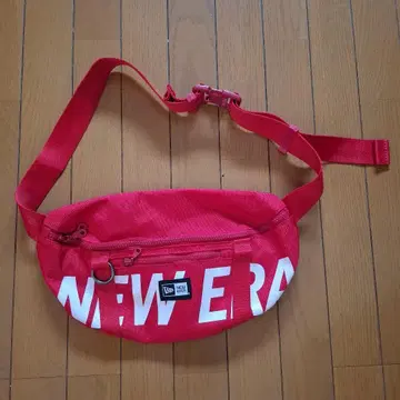 NEW ERA 바디백 레드