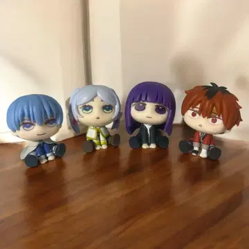 장송의 프리렌 큐룽하게 쳐다보는 포즈 프리렌 힘멜 피규어 외 2체