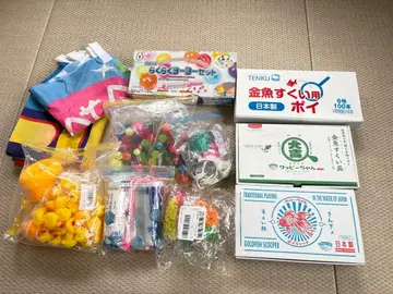 금붕어 낚시 세트와 컬러풀 슈퍼볼 병아리