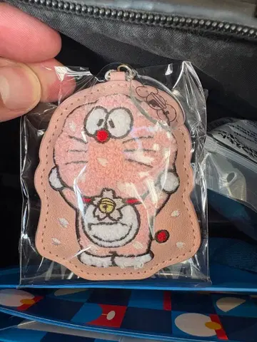 100% 도라에몽 & 프렌즈전 사가라 자수 키링 (벚꽃) 소량 자수