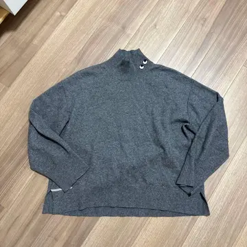 유니클로 안야 힌드마치 캐시미어 터틀넥 스웨터