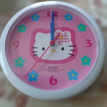 헬로키티 벽시계