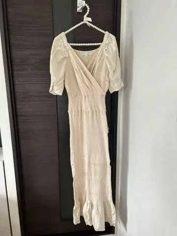 머큐리 듀오 이소재 헴 롱 니트 원피스