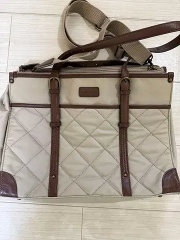 Dakota 베이지 퀼팅 숄더백