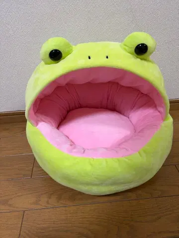 커다란 입 개구리 쿠션