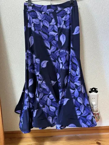 플레어 스커트 네이비와 보라색 잎사귀 패턴 사교댄스 연습복 & 파티