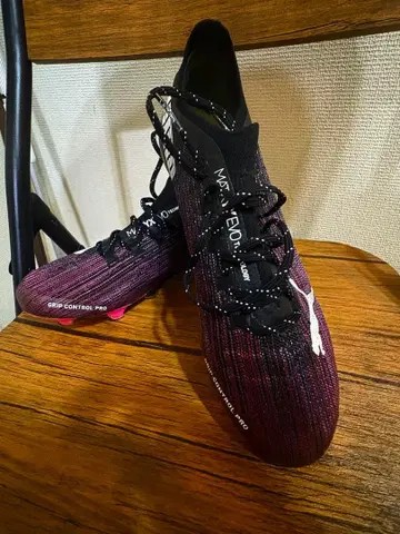 푸마 울트라 1.1 FG/AG 블랙 x 루미너스 핑크