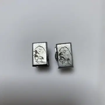 산과 나무 조각 커프스 링크