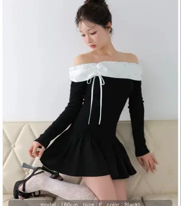 M me eme 바이컬러 리본 니트 오프숄더 원피스