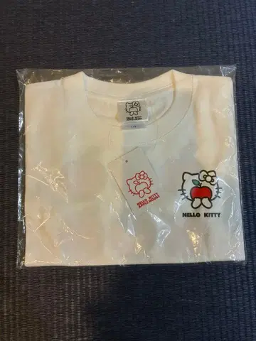 HELLO KITTY APPLE HOUSE T셔츠 110사이즈