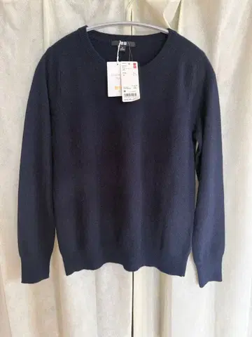 [ 새상품 ] 유니클로 UNIQLO 캐시미어 라운드넥 스웨터 네이비 긴팔