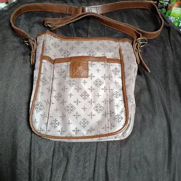 러셋 블랑 무늬 숄더백 그레이와 브라운