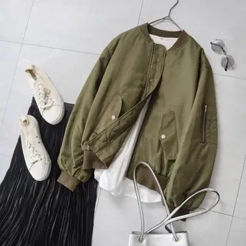 올리브 카키 그린 어반 리서치 밀리터리풍 집업 블루종 자켓