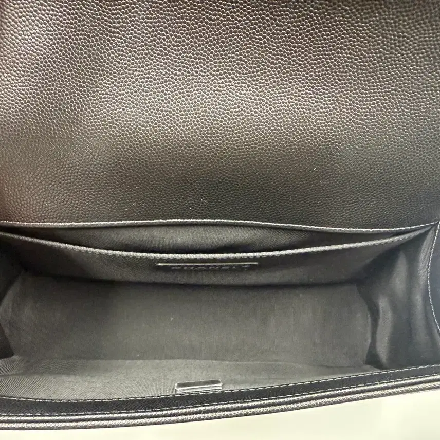 샤넬 보이백 미디움 캐비어 블랙 빈티지실버 사진 6