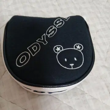 캘러웨이 베어의 말렛형 퍼터 커버