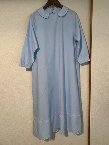 스카이블루 원피스 / 뷔르데사봉