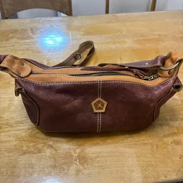 Ain soph 브라운 가죽 숄더백