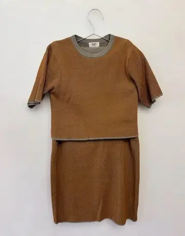 [ 몇 회 착용 ] 빔즈하트 니트 셋업 반팔 티셔츠 & 롱 스커트