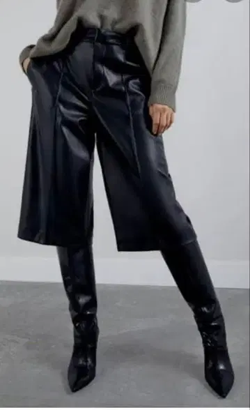 ZARA 에코 가죽 센터 프레스 버뮤다 하프 팬츠 XSsize