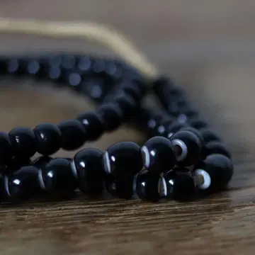 화이트하츠 올드 비즈 앤티크 비즈 5mm 정도 한 줄 블랙