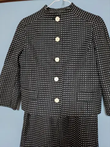 준코 시마다 도트 무늬 자켓과 스커트 세트