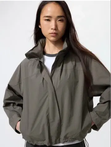 오늘 가격 인하! 유니클로 윈드프루프 스탠드 블루종 56 올리브 XL