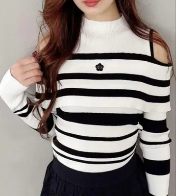 MERCURYDUO 마리쿠와 콜라보 접이식 옷깃 오픈 숄더 니트 새상품