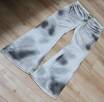 CIVARIZE 오염 라메 가공 화이트 데님 사이즈 44