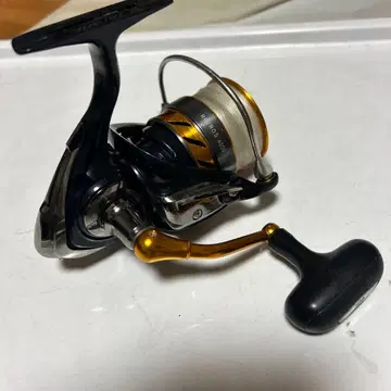 다이와 스피닝 릴 [ 레브로스 4000 ] 입니다.