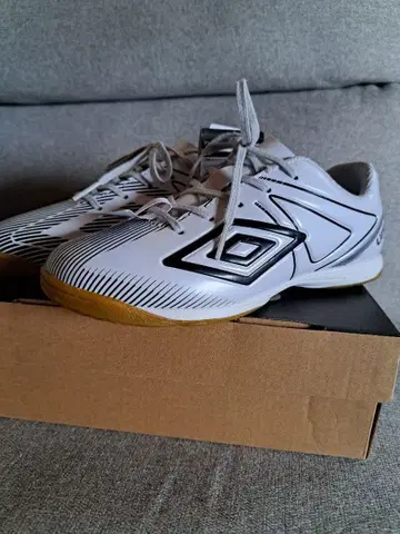 [ 새상품 ] umbro 축구화 21cm