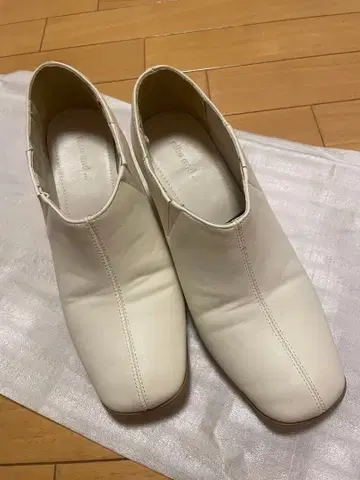 niko and - 화이트 부츠 펌프스 중간 힐