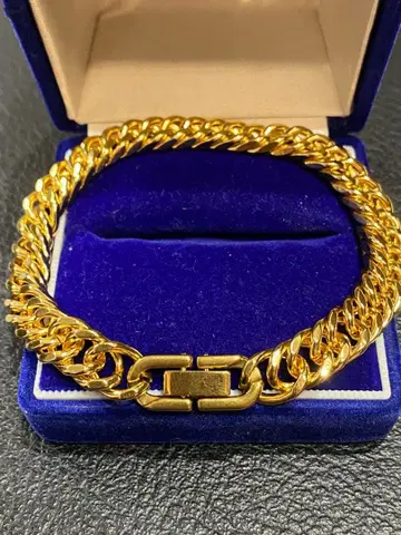 유품 정리 골드색 체인 팔찌