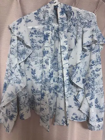 토와르 드 주이 패턴 보타이 프릴 셔츠