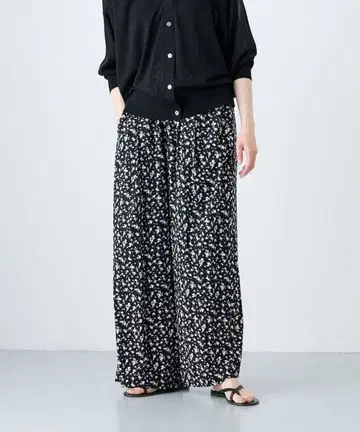 카구레 스몰 플라워 프린트 이지 팬츠