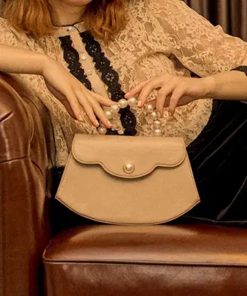 펄 핸들 라운드 백 라이트 베이지