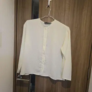 미즈이로 인디 크림색 긴팔 셔츠