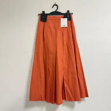 [택 포함 새상품] Andemiu 랜덤 턱 스커트 오렌지 롱