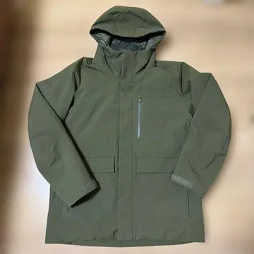UNIQLO 올리브색 후드 부착 하이브리드 다운 자켓