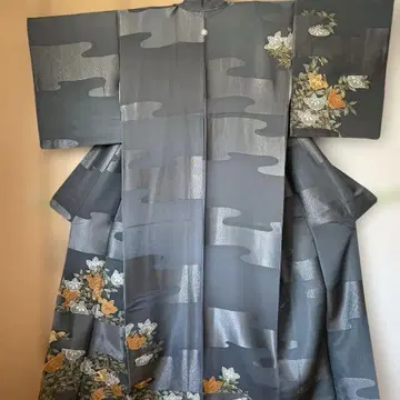 기모노 호몬기 귤 문양 금은사 히토츠몬 입은