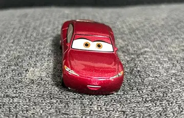 토미카 카즈 나탈리 서툰