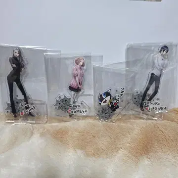 페르소나 5 더 로얄 제일복권 F상 x 4개 / E상 x 1개