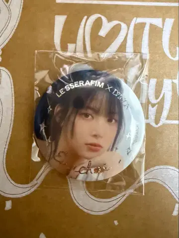 르세라핌 D'ICON 움채 캔뱃지