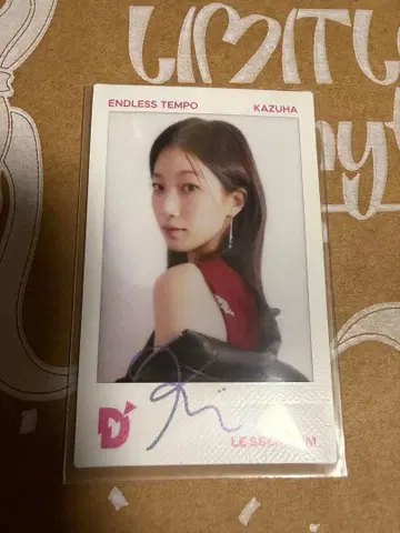 LE SSERAFIM D'ICON 르세라핌 카즈하 친필 사인 폴라로이드