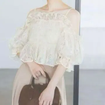 snidel Sustainable 개더 오프숄더 블라우스