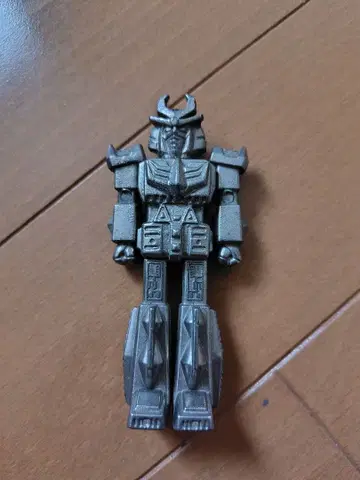 발디오스의 합금 피규어 (초합금)